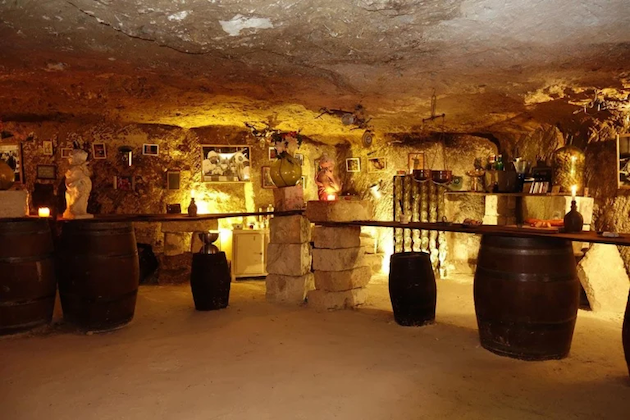 LA CAVERNE ENCHANTÉE